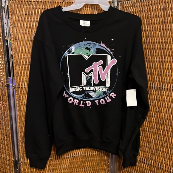 Viacom International Tops - NWT MTV World Tour sweatshirt